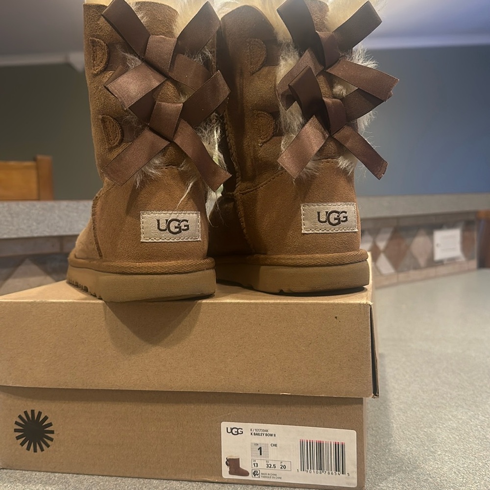 Girls Bow Uggs